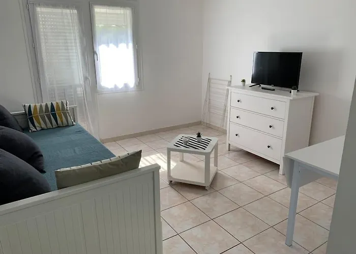 アパート Au Calme A 400 M De La